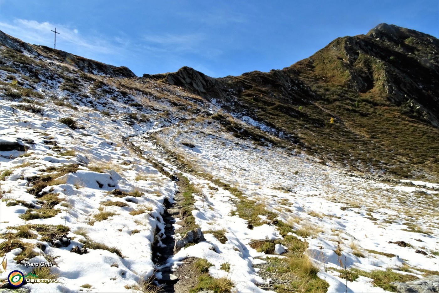57 Sul sent. 112 GVO risalgo al Passo di Tartano .JPG -                                